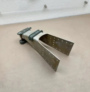 Tail Wheel Mounting Bracket Assembly — photo 4 of 10