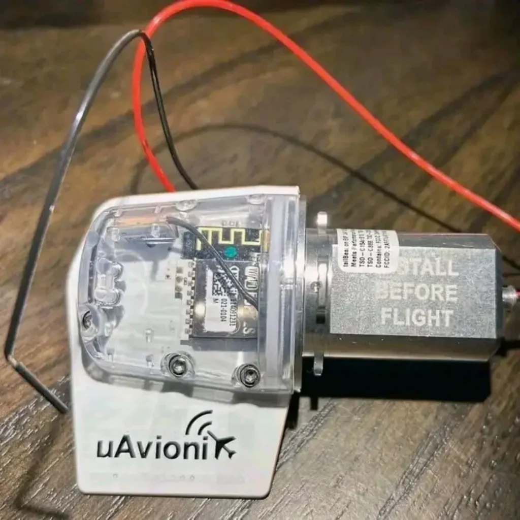 UAvionix tailBeacon
