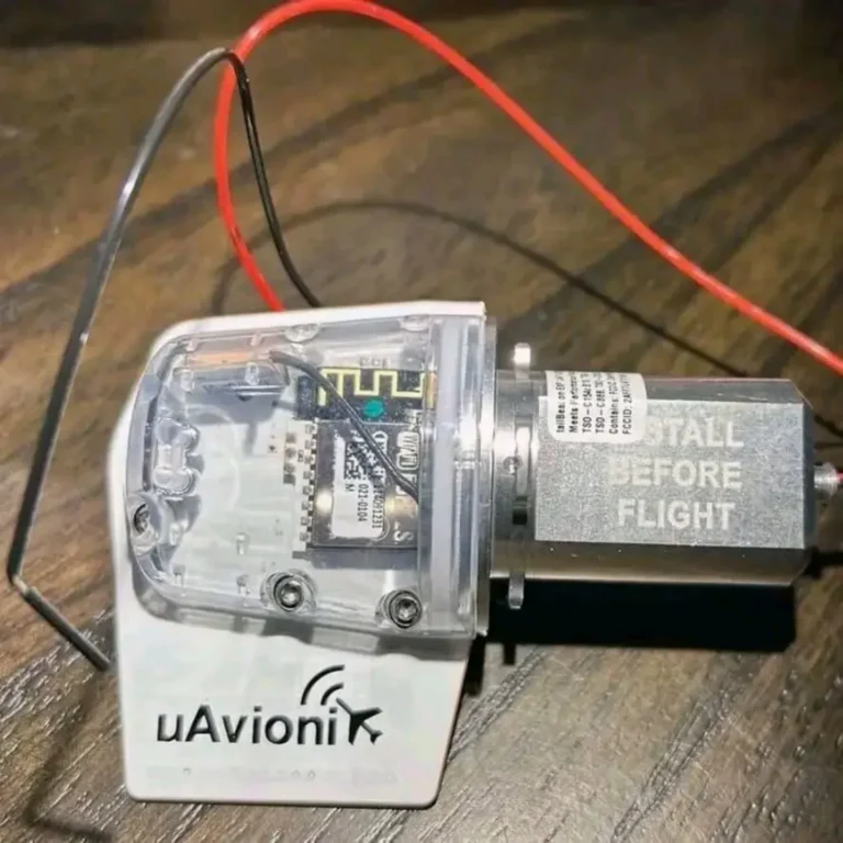 UAvionix tailBeacon